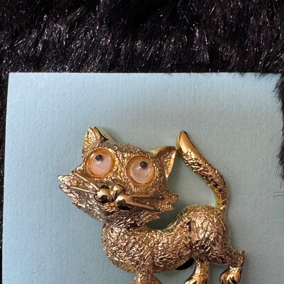 Vintage Gold-Tone Cat Brooch With Textured Finish & Moveable Eyes - Picture 1 of 5